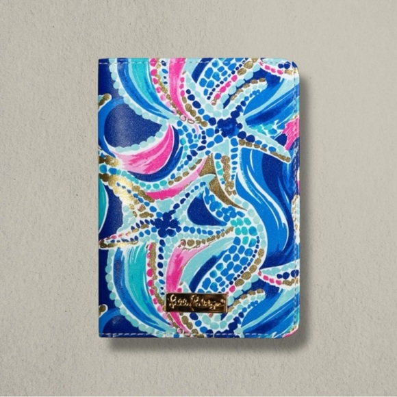 LILY PULITZER OCEAN JEWELS PASSPORT COVER - Picture 1 of 2
